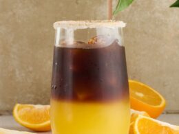kawa z sokiem pomarańczowym